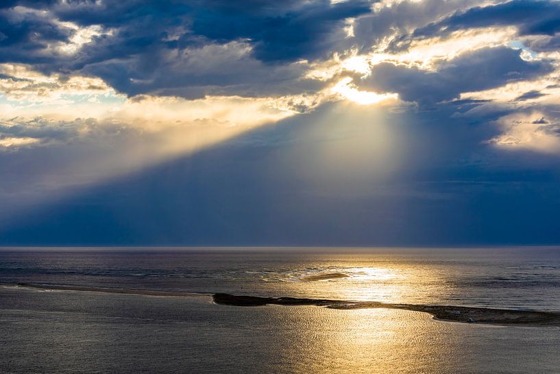 Lucht en zee in de baai van Arcachon - Frankrijk van Werner Dieterich