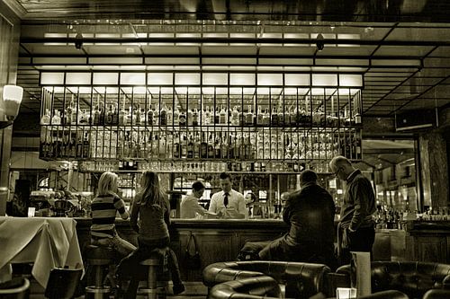 Mensen in een bar in Berlijn