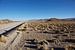 Unbefestigte Straße durch die Wüste Farallon de Tara in Bolivien von Tjeerd Kruse