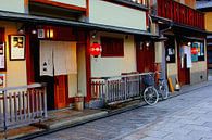 Kleine Straße in Kyoto, Japan von Inge Hogenbijl Miniaturansicht