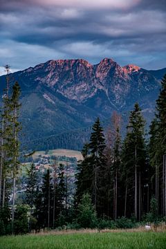 Zonsondergang in de bergen. van Jesper Drenth Fotografie