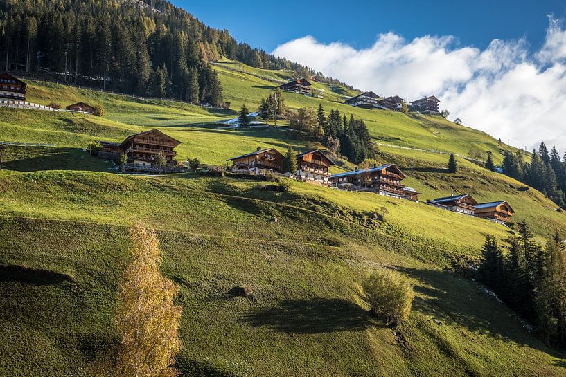 Anciennes fermes de montagne dans l'arrière vallée de Villgraten, Innervillgraten par Christian Müringer