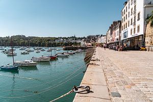 De kade van Douarnenez in Bretagne, Frankrijk
