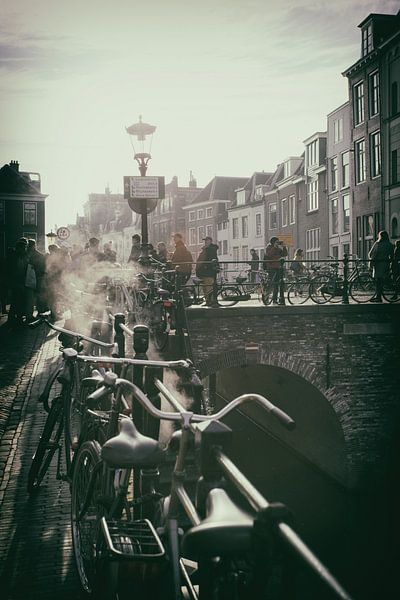 Nostalgisch beeld van De Maartensbrug in Utrecht over de Oudegracht op een koude herfstdag van André Blom Fotografie Utrecht
