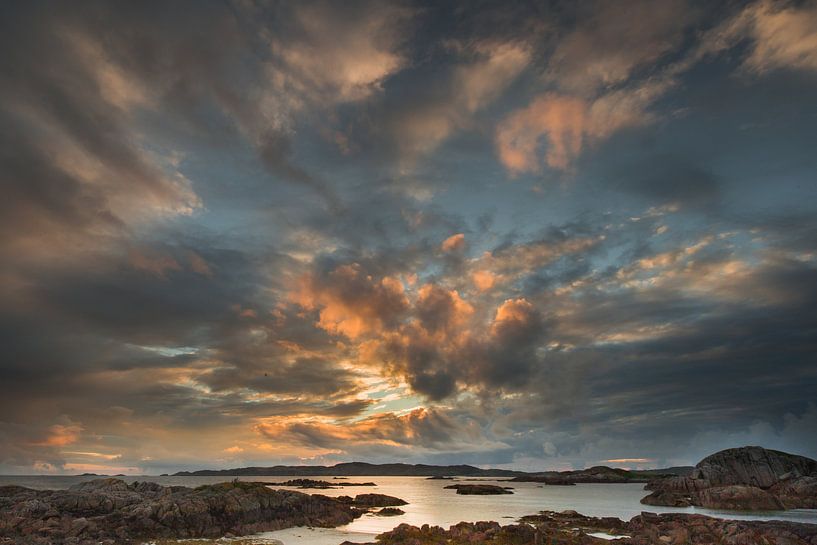 Zonsondergang in Schotland           Sunset in Scotland van Vincent Tollenaar