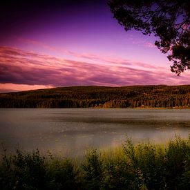 Bezaubernder Schwedensee: Der Zauber der untergehenden Sonne von Cristel Brouwer