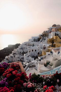 Uitzicht Oia tijdens zonsondergang | reisfotografie | Santorini Griekenland van Kimberley Jekel