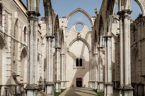 Le monastère du Carmo est un monastère historique situé à Lisbonne, au Portugal. Le bâtiment et son église, situés dans le quartier du Chiado, ont été gravement endommagés par le tremblement de terre de Lisbonne en 1755.