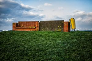 EMPTY CHAIRS von Frank Brand