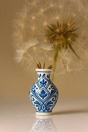 Delft moment - blue vase with dandelion fluff by Kleurenrijk