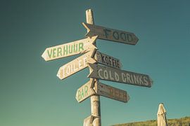 Wegweiser im Strandclub von Michael Ruland