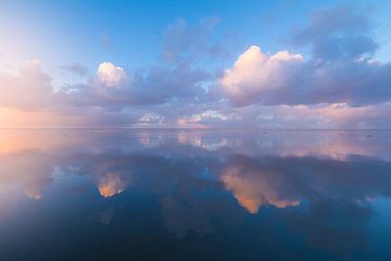 Reflecties zonsondergang Waddenzee Moddergat van Henk-Jan Hospes