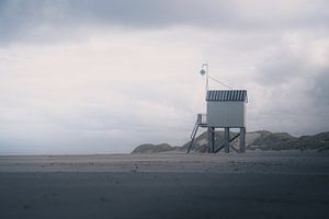 Dwelling house on the beach of Terschelling. by Bastiaan Veenstra