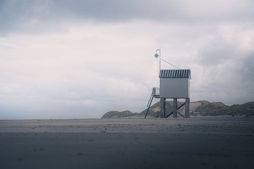 Maison trempée sur la plage de Terschelling.
