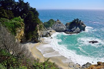 Chute de McWay Falls sur la plage de McWay sur Frank's Awesome Travels