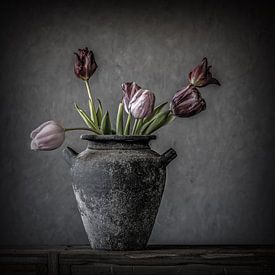 Tulpen in Kruik van Anja Volder