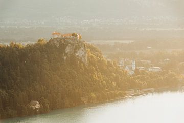 Het kasteel van Bled bij zonsopgang van Joep van de Zandt