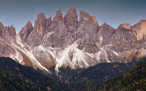 De indrukwekkende pieken van de Geislergroep of Odle-group in de Dolomieten in Zuid-Italië