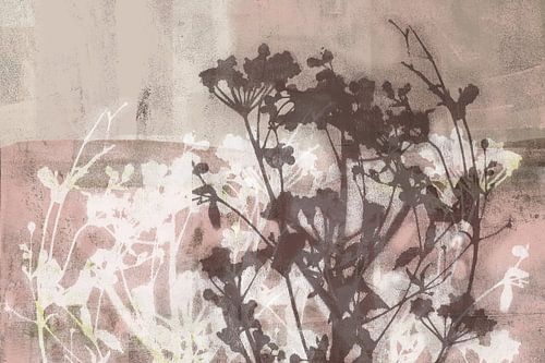 Beige bloemen. Japandi