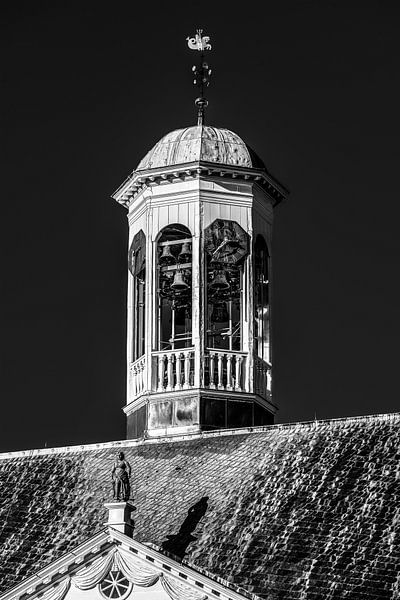 Turm des Rathauses in der friesischen Stadt Dokkum von Harrie Muis
