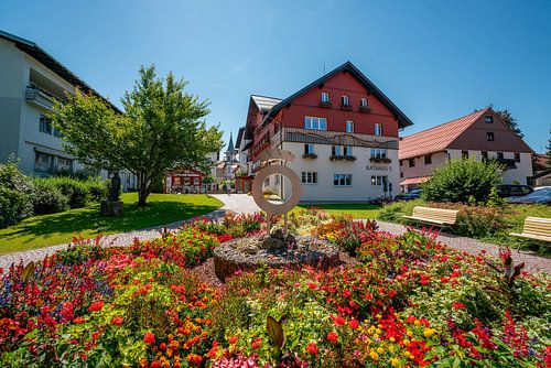Oberstaufen in de zomer met prachtige bloemen