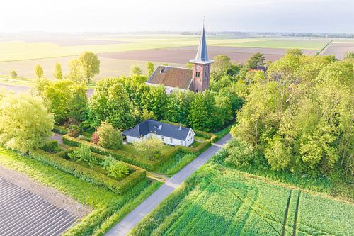 Zicht op Saaxumhuizen van Droninger