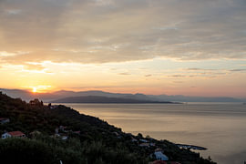 Sonnenaufgang über Korfu von Guido Akster