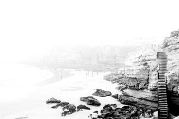 Imsouane bay misty morning morocco van Wendy Bos