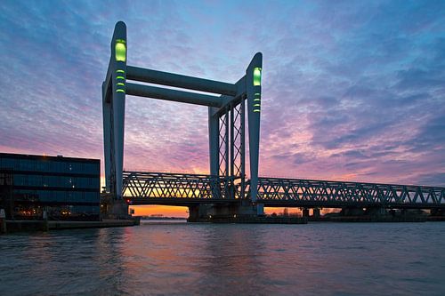 Wolken boven Hefbrug Dordrecht