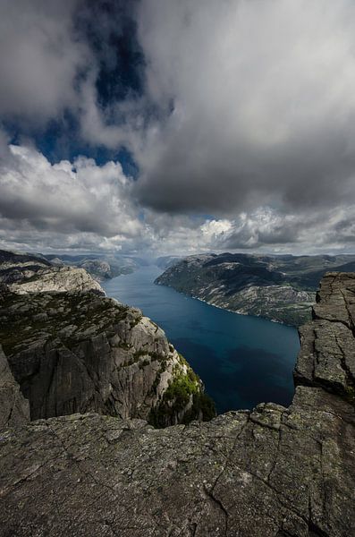 Lysefjord vanaf de Preikestolen in Noorwegen van Ricardo Bouman