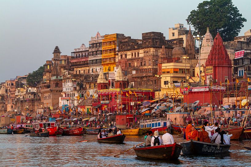 Die Ghats von Varanasi am Ganges von Roland Brack