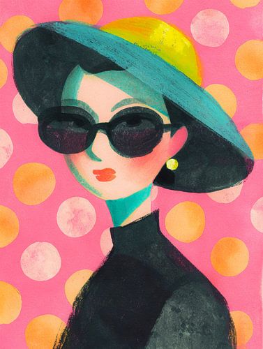 Elegant modeportret van een stijlvolle vrouw met zonnebril tegen een speelse roze achtergrond van But First Framing