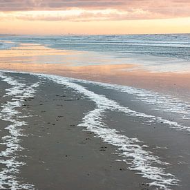 hollandse kust bij zonsondergang van Jeannette Kliebisch