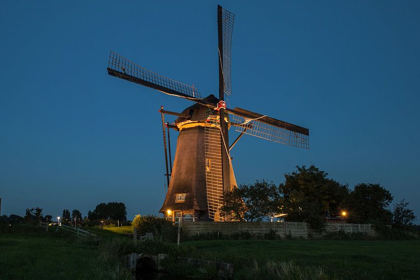 Verlichte molens Kinderdijk #2 by John Ouwens