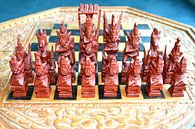 Handgemaakt schaakspel bestaande uit schaakstukken en schaakbord van Ronald H thumbnail