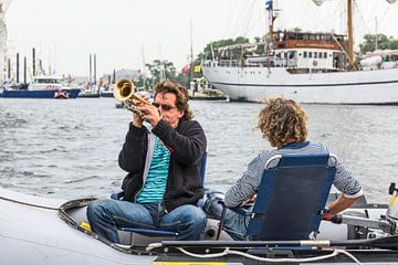 Gezelligheid op het IJ tijdens SAIL AMSTERDAM 2015 by Renzo Gerritsen