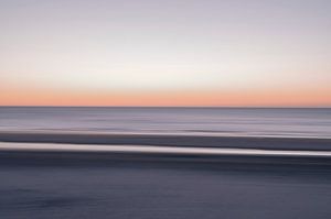 Pastellrosa und graue Langzeitbelichtung Landschaftsfotografie - Sommer Strand und Meer Reisefotogra von Christa Stroo photography