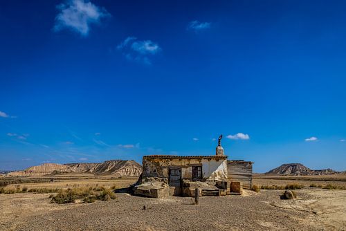 Verlassenes Haus in der Wüste Bardenas Reales von Opmeer Reports