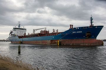 Tanker im Hafen von Amsterdam. von scheepskijkerhavenfotografie