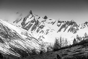 Besneeuwde bergen in het Knuttental, Rein in Taufers, Zuid-Tirol van Christian Müringer
