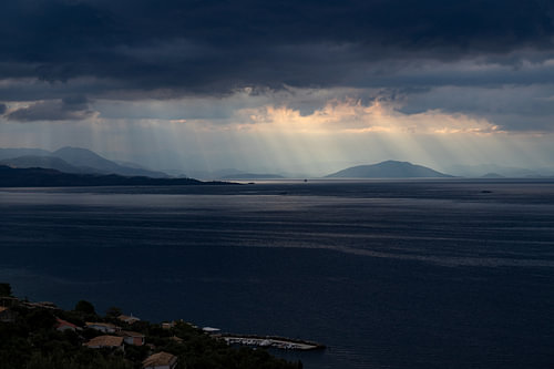 Rayons de soleil sombres