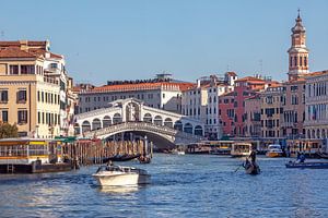 Venedig - Blick über den Canal Grande zur Rialto-Brücke