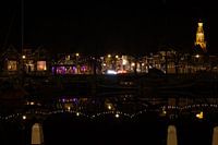 Historischer Hafen bei Nacht