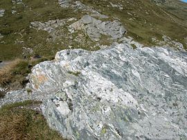 Bergwelten VII -  Gesteinsimpressionen am Splügen von Helmut Martin