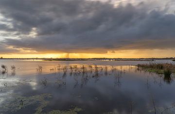 Sonnenuntergang bei stürmischem Wetter von Marcel Kerdijk