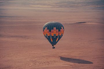 Vol en montgolfière au-dessus du désert du Namib en Namibie, Afrique sur Patrick Groß