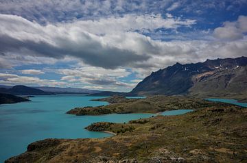 Het turquoise meer van Belgrano in Argentinië van Christian Peters