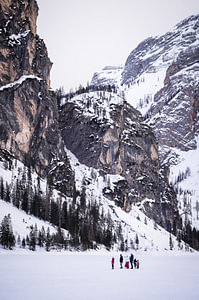 Winter am Pragser Wildsee