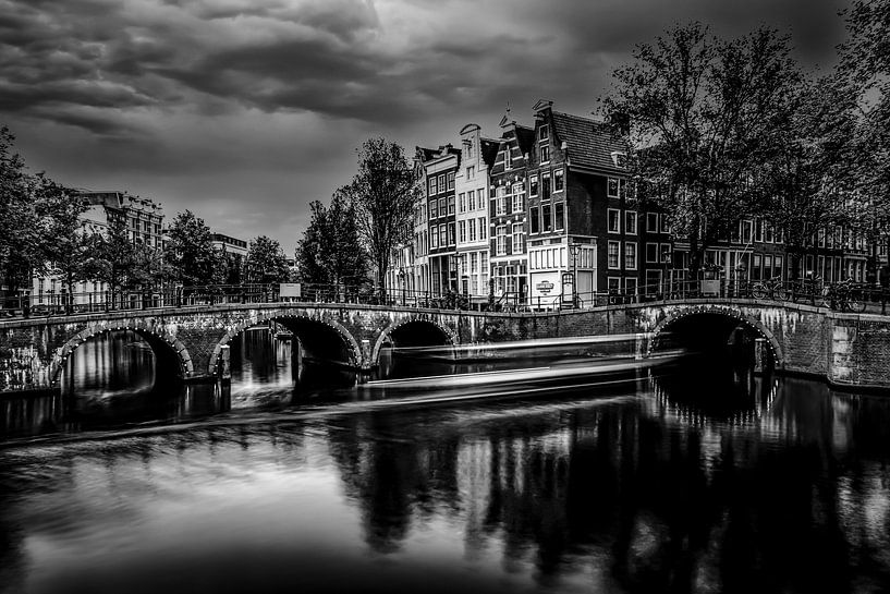 Die beliebten Brücken an der Keizersgracht - schwarz-weiß Fotografiee von ahafineartimages