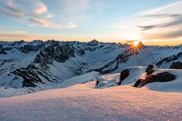 Zonsondergang in de Tannheimer Alpen van Leo Schindzielorz
